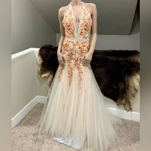 New Gorgeous Embroidered Floral Lace Beaded  Fishtail Halter Gown - Picture 1 of 16